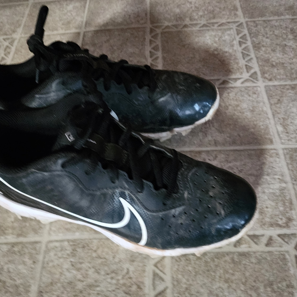 Nike Men's Black and White Athletic Shoes